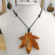 Load image into Gallery viewer, Stone Leaf Necklace