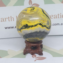 Load image into Gallery viewer, Bumble bee sphere