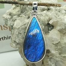 Load image into Gallery viewer, Labradorite Pendant