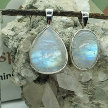 Load image into Gallery viewer, Moonstone Pendants
