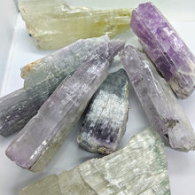 Load image into Gallery viewer, Kunzite Rough