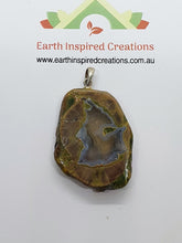 Load image into Gallery viewer, Thunderegg Pendant
