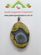 Load image into Gallery viewer, Thunderegg Pendant